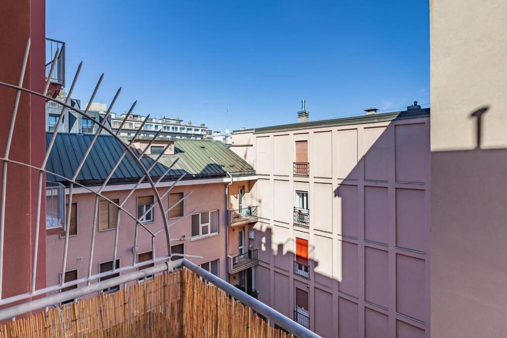 Appartamento Chicco In Zona Elegante Milánó Kültér fotó